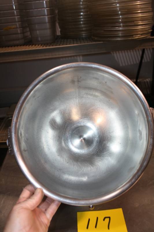 lot 117 image: Hobart 12 Qrt Mixing Bowl