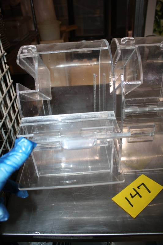 lot 147 image: Display Containers