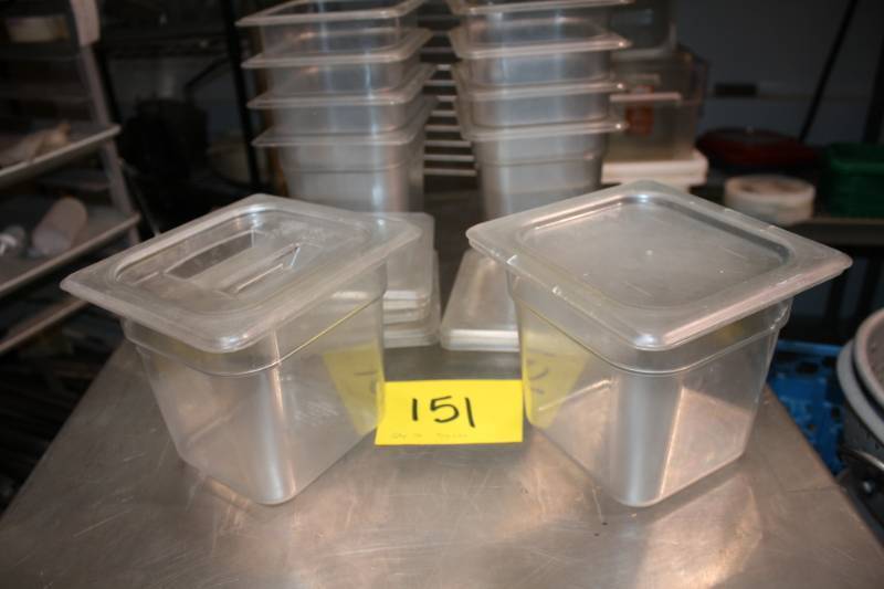 lot 151 image: Containers and Lids16Th Cambro 6 deep