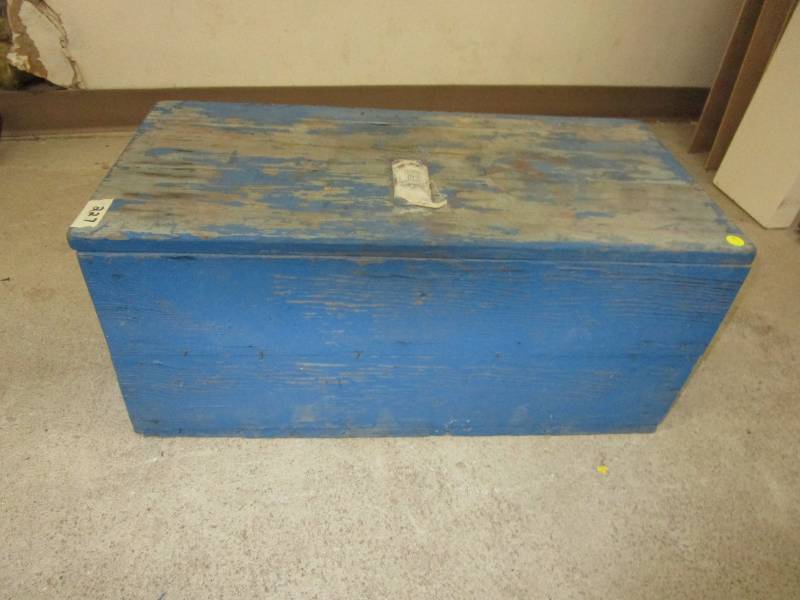 lot 9 image: Blue Tool Box