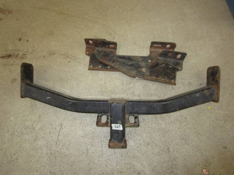 lot 12 image: Hitch