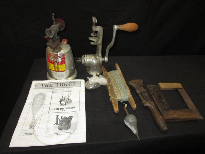 lot 18 image: Antiques