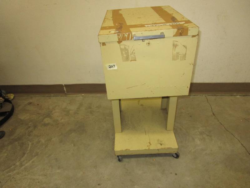 lot 21 image: Rolling file Cabinet