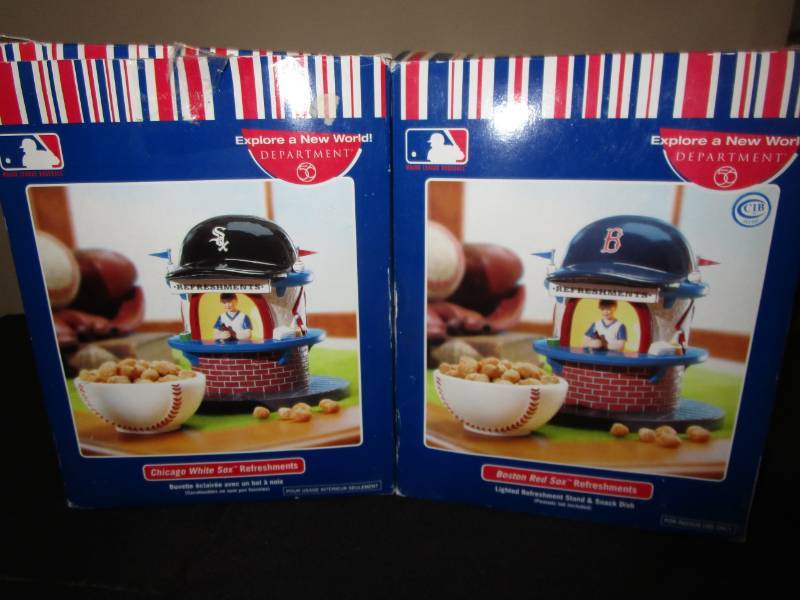 lot 29 image: Department 56 Chicago White Sox refreshment stand and snack dish