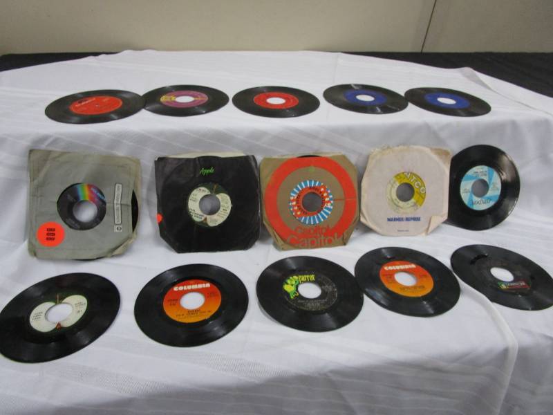 lot 39 image: 15 old 45 records