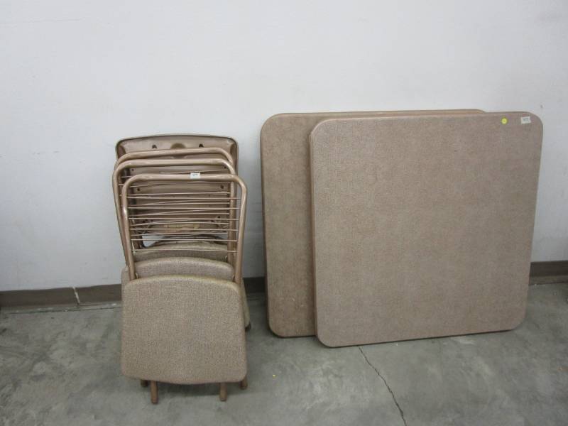 lot 68 image: 2 Card Tables and 4 Chairs