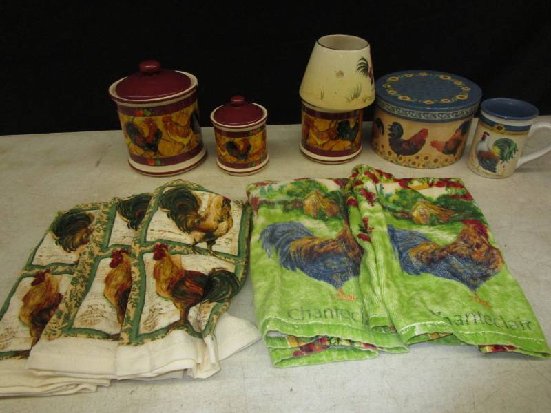 lot 76 image: Chicken Canisters and Towels