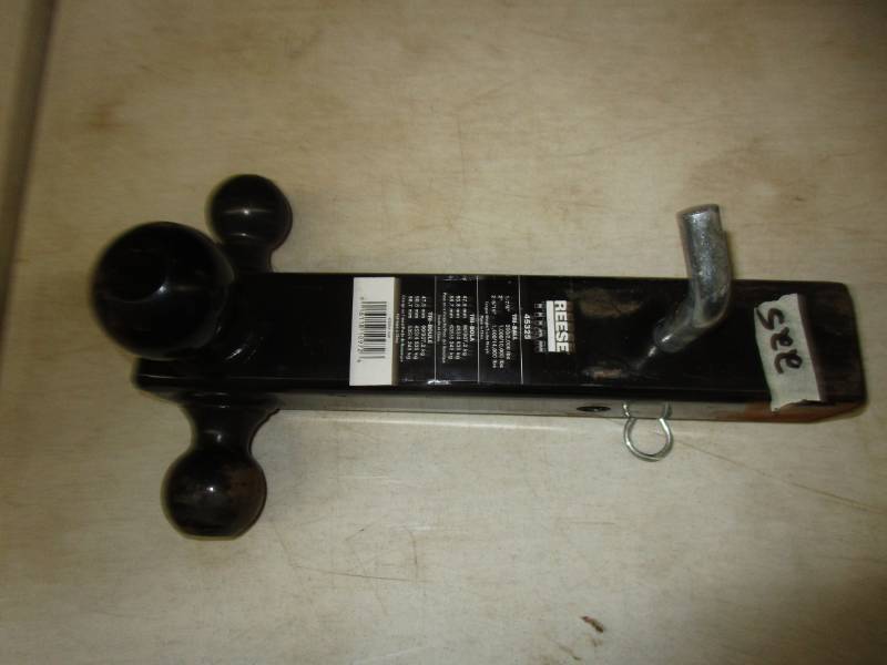 lot 79 image: Reese Titan Interchangable Hitch