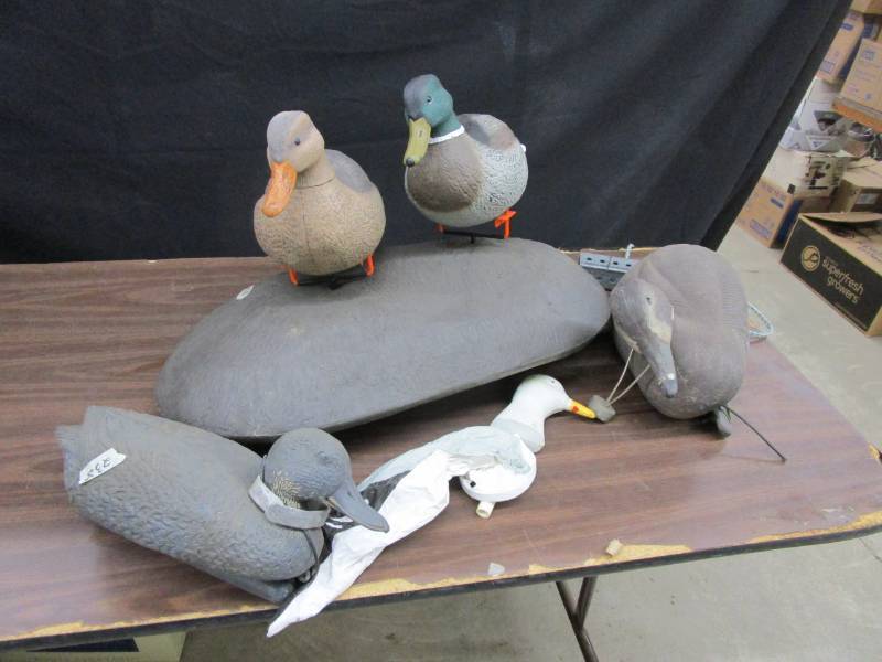 lot 94 image: Decoys