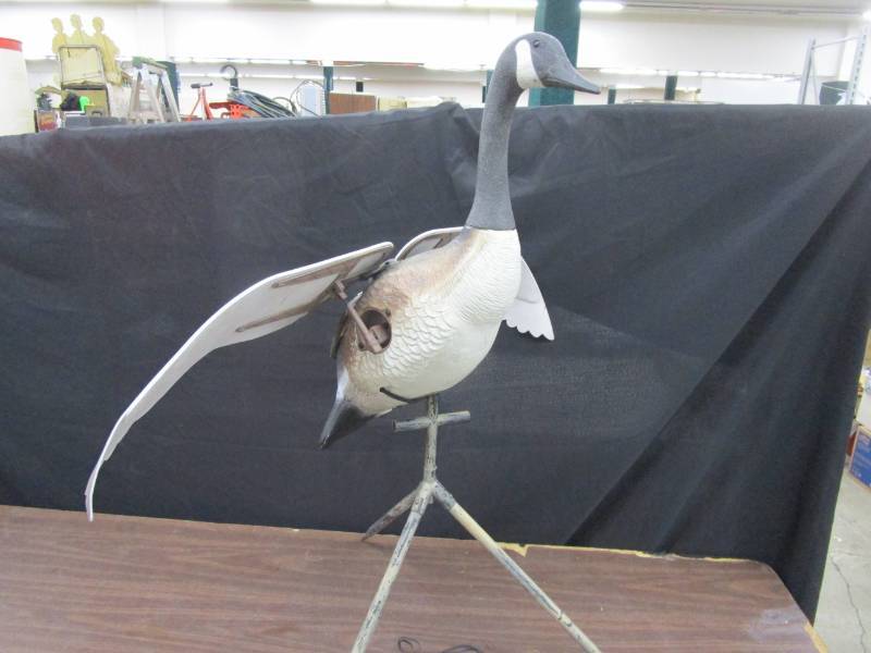 lot 101 image: Battery Operated Goose Decoy, Includes Battery and Charger, Not Tested