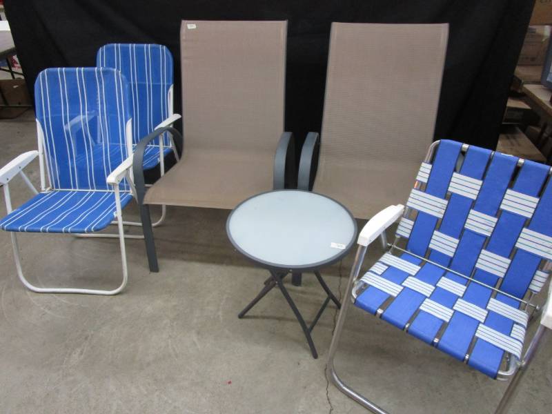 lot 114 image: 2 nice patio chairs and patio table and 3 folding chairs to go with it