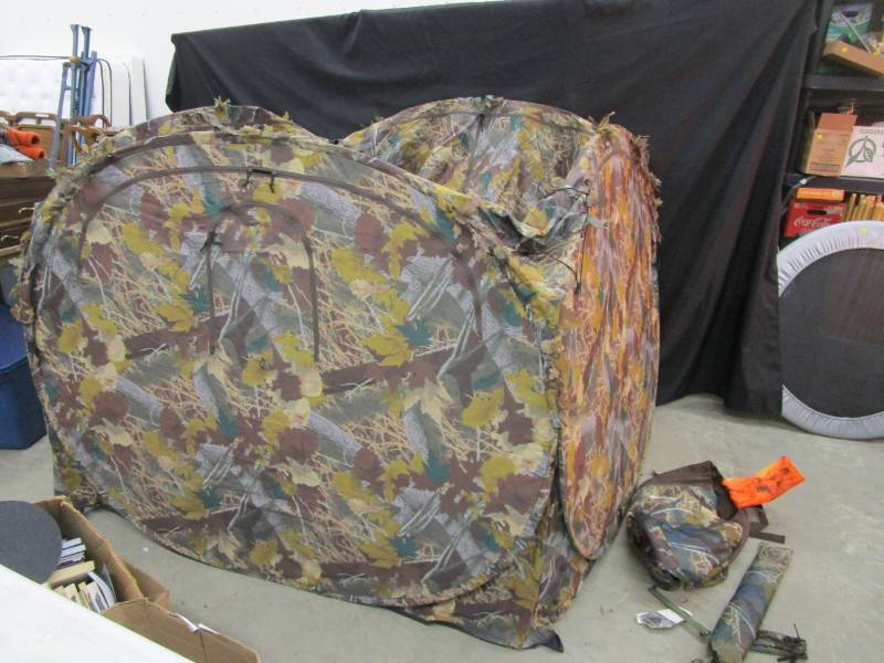 lot 134 image: Large Square cammo ground Blind