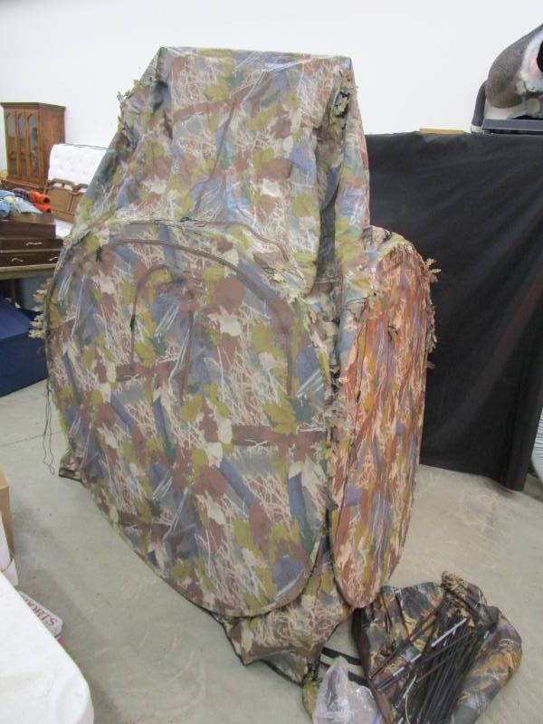 lot 135 image: Large Square cammo ground Blind