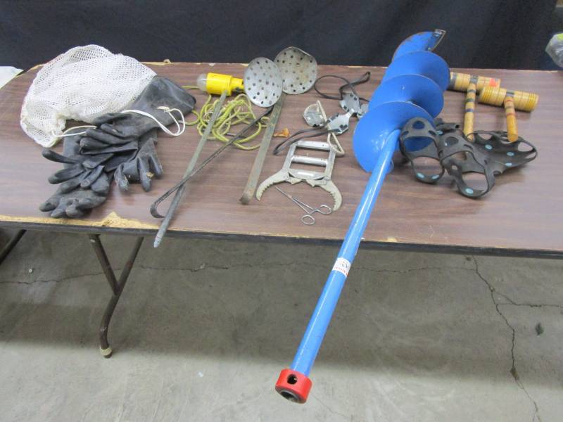 lot 137 image: Ice Fishing Items