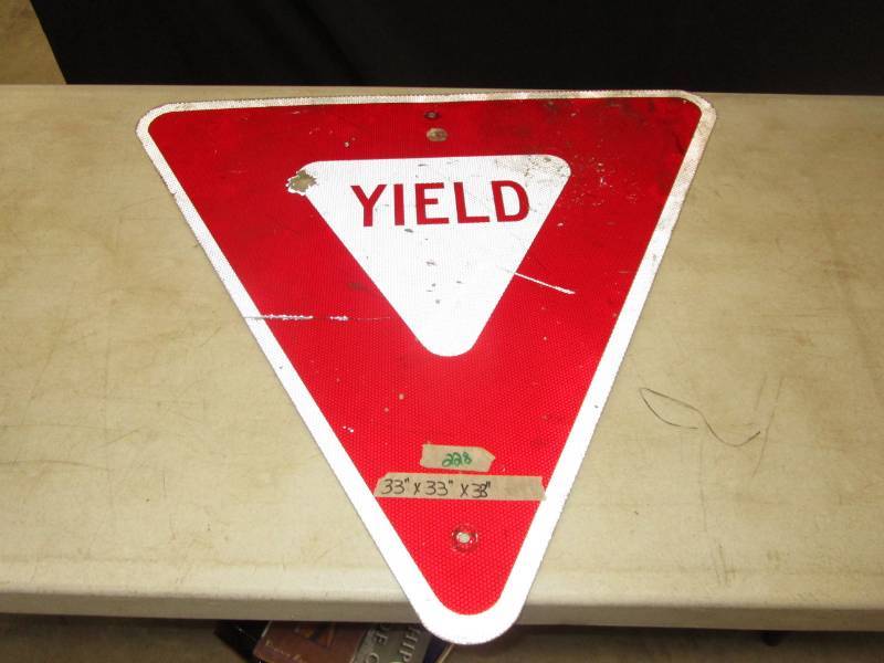 lot 140 image: Yield Sign