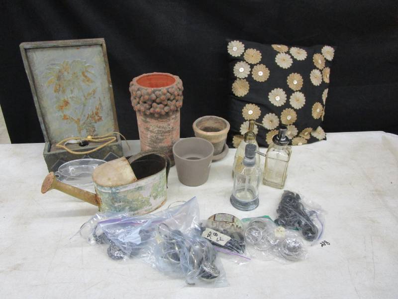 lot 148 image: House Decorations