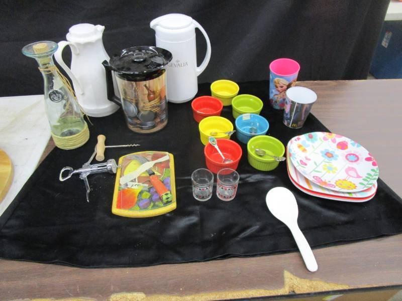 lot 150 image: Various Dishes