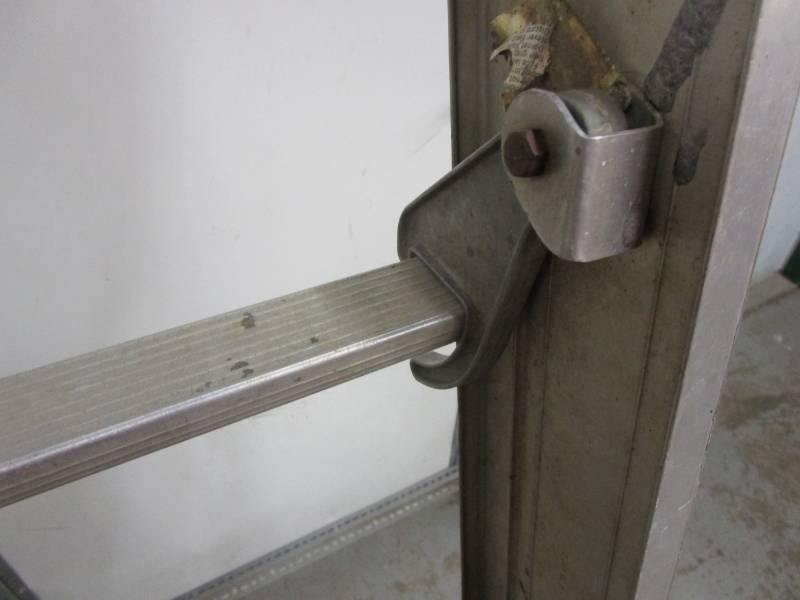 lot 115 image: Light Duty Aluminum Ladder well used (2 10 sections)