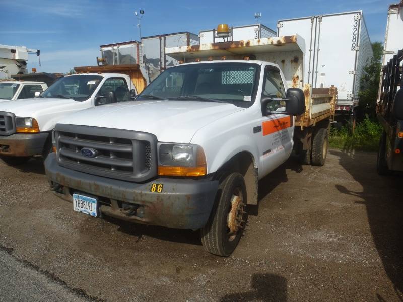 lot 5 image: 2000 Ford F-450