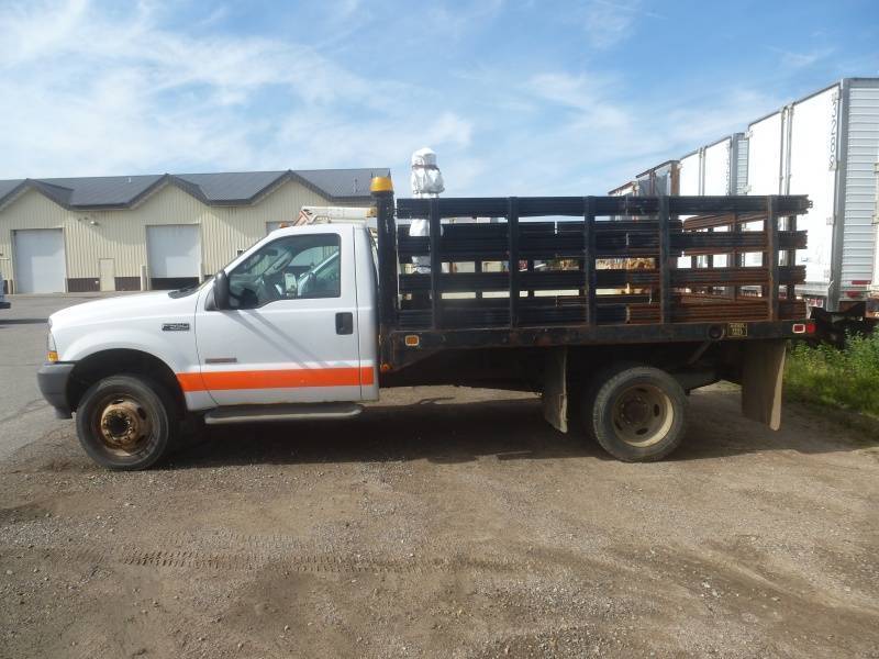 lot 7 image: 2004 Ford F-550 Flat Bed