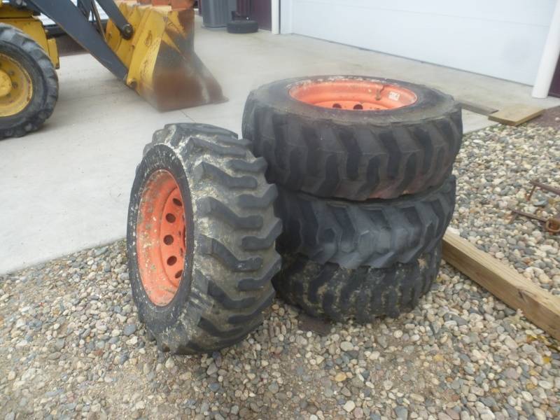 lot 14 image: Skid Steer Tires & Rims