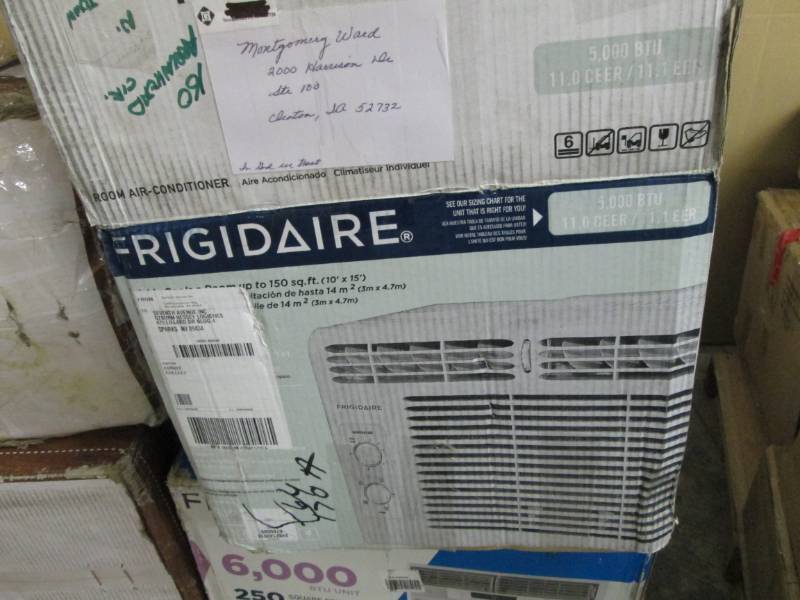 lot 20 image: 5000 BTU Window AC Unit By Frigida...