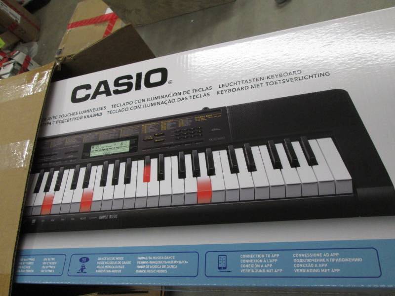 lot 67 image: Casio LK-265 61-Key Lighted Portabl...