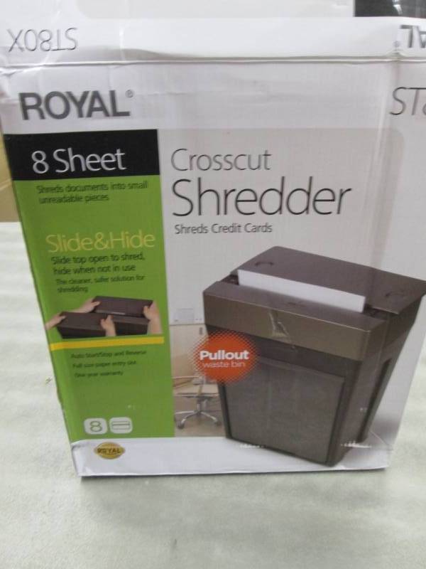 lot 70 image: Royal 8-Sheet Crosscut Paper Shredd...
