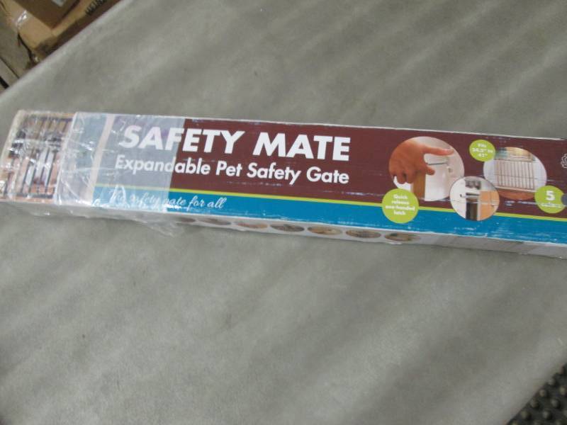 lot 81 image: Safety Mate Pet Gate open box Retai...