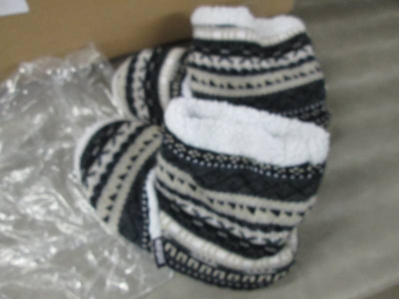 lot 98 image: Size 89 Muk Luk Slippers plus one ...