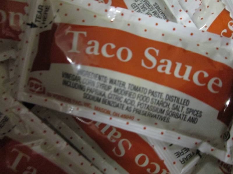 lot 165 image: Case of Taco Sauce Packets 500 ct 9...