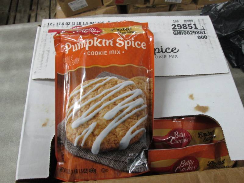 lot 179 image: Case of Betty Crocker 12-17.5oz Pum...
