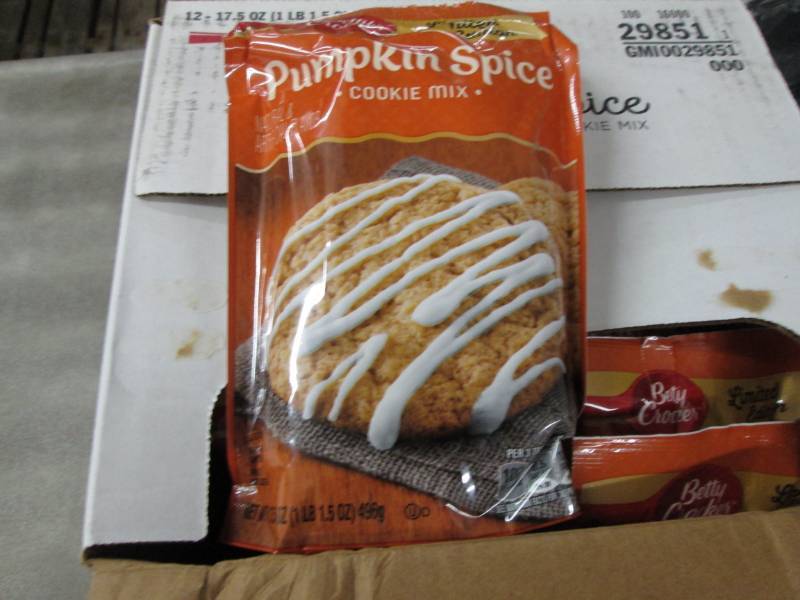 lot 180 image: Case of Betty Crocker 12-17.5oz Pum...