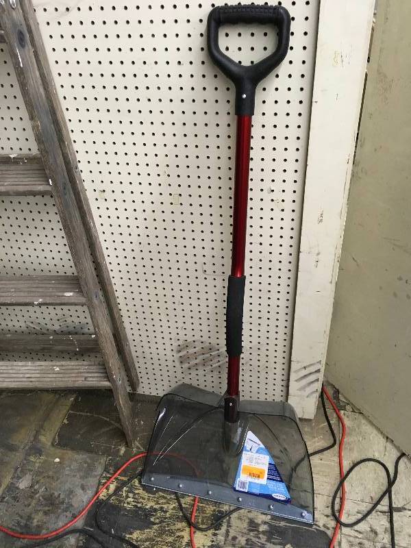 Suncast Powerblade Shovel, Retail $19.99