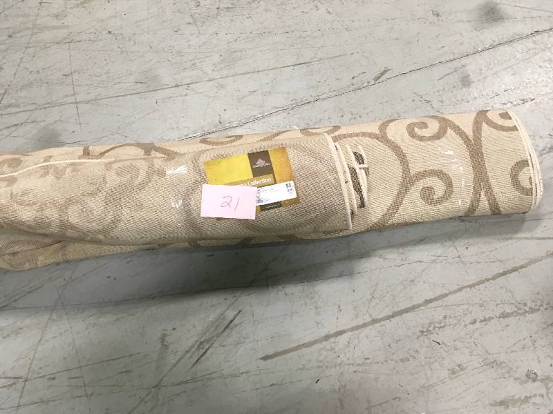 lot 21 image: Contemporary Modern Floral Cream 9 ft. x 12 ft. Indoor Soft Area Rug in good conditions