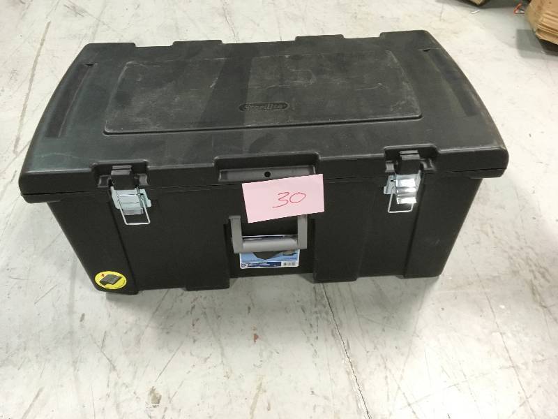 lot 30 image: STERILITE 92 Qt. Footlocker Storage Box MISSING  LATCH