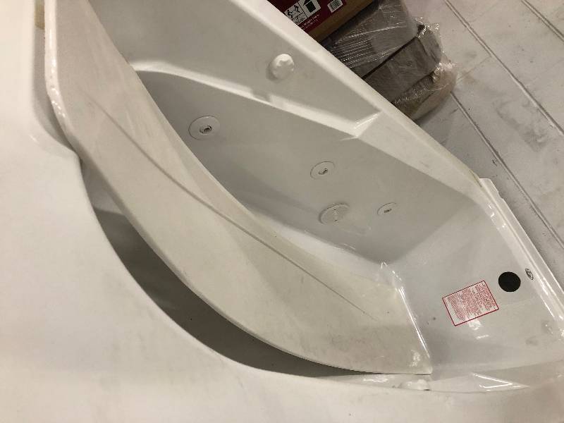 lot 109 image: American Standard Colony 66 in. x 32 in. Left Drain Whirlpool Tub with Integral Apron in White not used