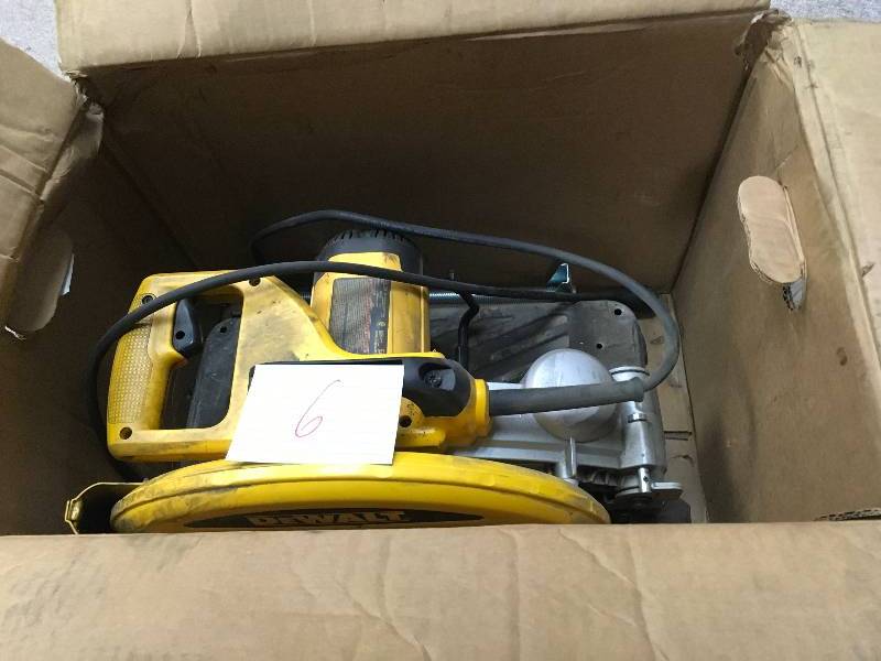 lot 6 image: Dewalt 14 CHOP SAW WITH QUIK-CHANGE KEYLESS BLADE CHANGE SYSTEM  USED in  working condition