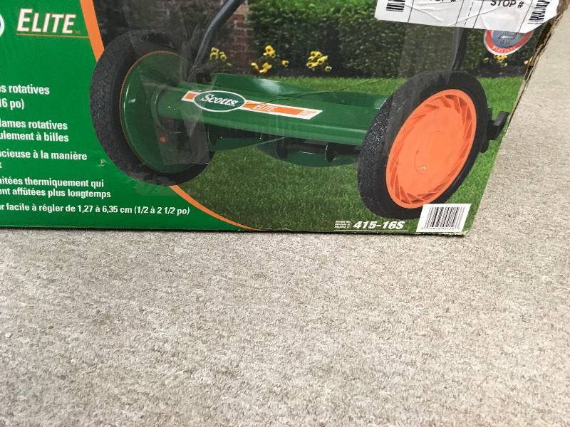 lot 21 image: Scotts, 415-16S, 16 Walk-Behind Push Reel Lawn Mower in workimg condition