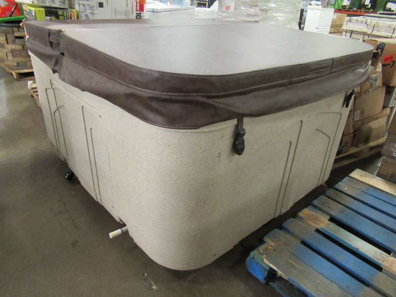 lot 46 image: DAMAGED - Lifesmart Bermuda DLX (LS100DX) 20-Jet, 4-Person Spa