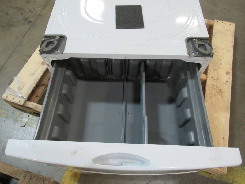 lot 164 image: Samsung 15 in. White Laundry Pedestal with Storage Drawer, Model WE357A8W