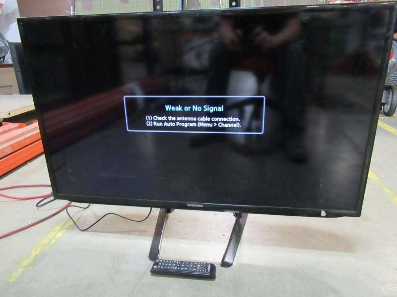 lot 6F image: Samsung UN40EH5300 40-Inch 1080p 60Hz LED HDTV SMART, With Remote - LIGHT SCRATCHES