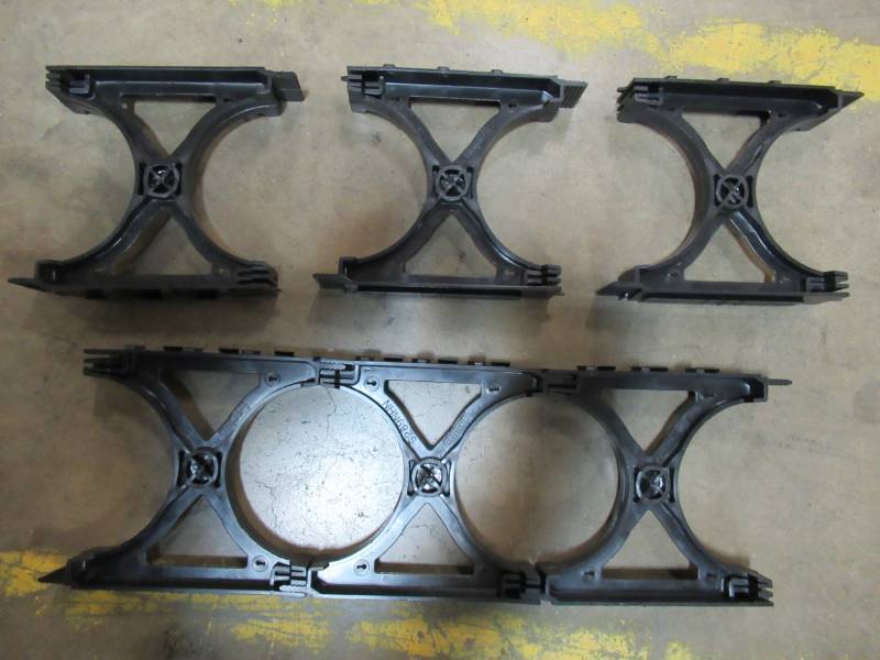 lot 146 image: 60 Carlon 4 X 3 Inch Plastic Intermediate Spacers, Model s289nhn.