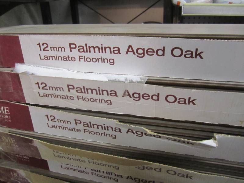 lot 2 image: 5 Cases of Home Decorators Collecti...