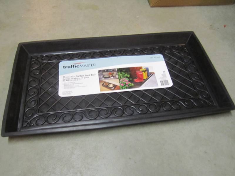 lot 17 image: Traffic Master 16 x 30 Thick Rubb...
