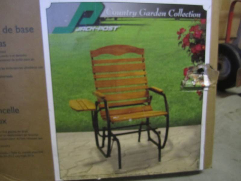 lot 39 image: Jack Post Country Garden Natural Gl...