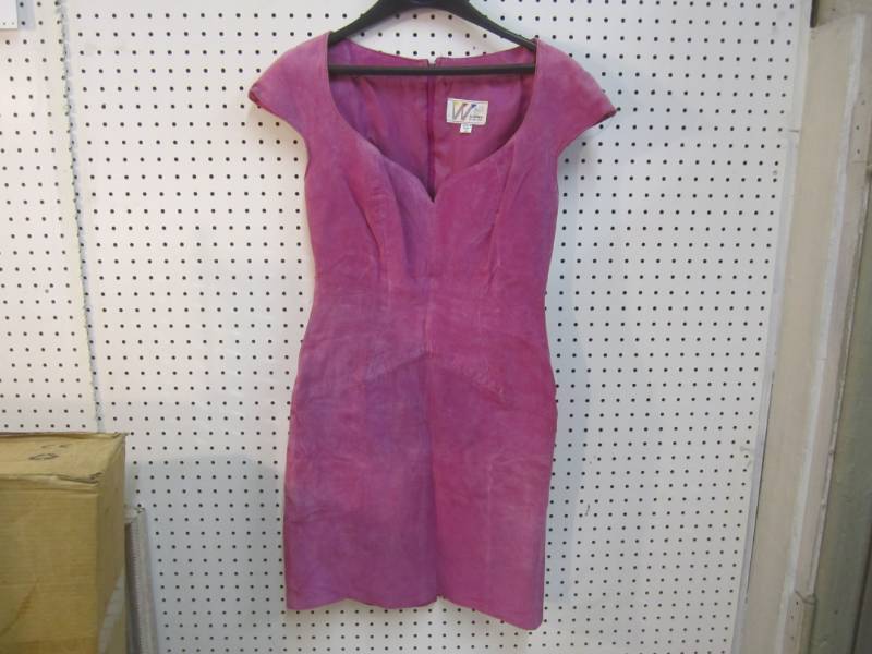 lot 53 image: Wilson Leather Leather Dress Size M...