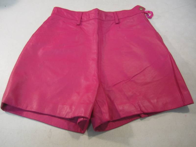 lot 73 image: Wilsons Leather Leather Shorts Size...