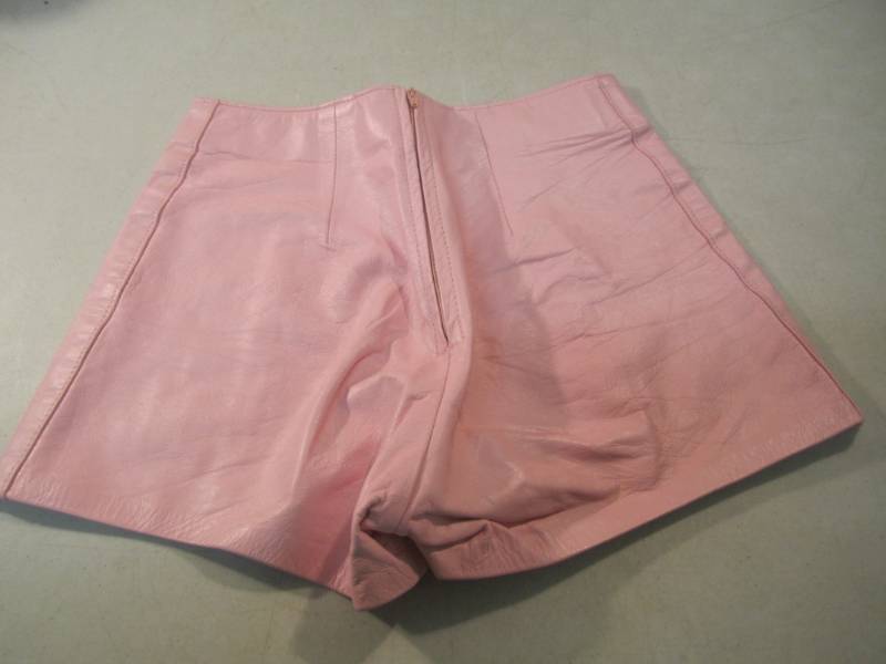 lot 74 image: S&U Leathr Fashions Leather Shorts ...