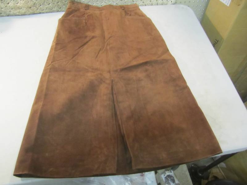 lot 77 image: Karen Silton Leather Long Skirt Siz...